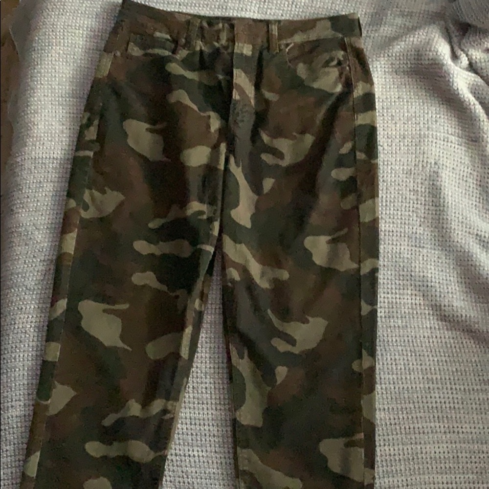 CORDUROY CAMO CAPRI FROM AMERICAN EAGLE